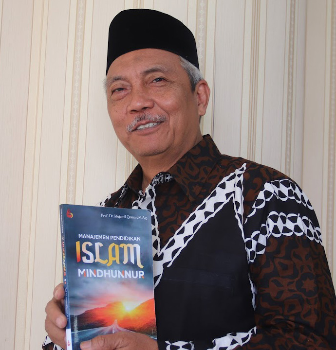 Prof. Dr. Mujamil, M.ag