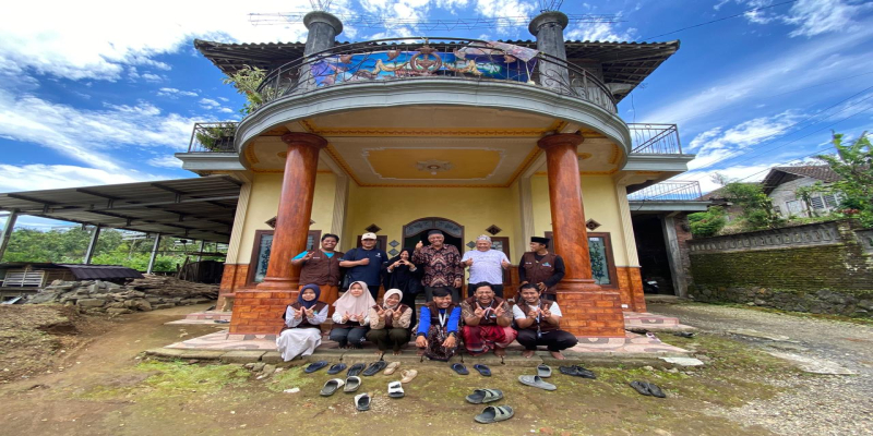 Kunjungan KKN STIT Ibnu Sina Di Gunug Kawi